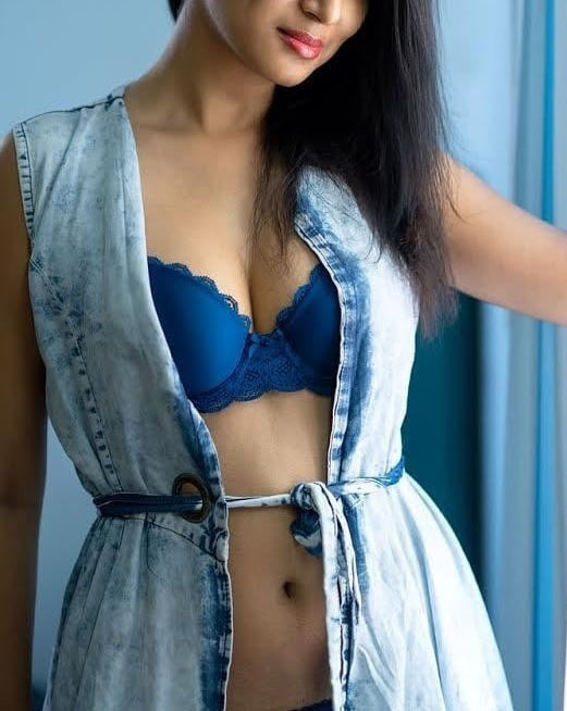 most reputed escorts and call girl services in delhi five star hotel